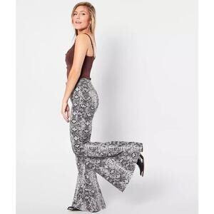 We The Free Just Float On Flare Jeans Size 29 Snake Print Gray Boho Aesthetic